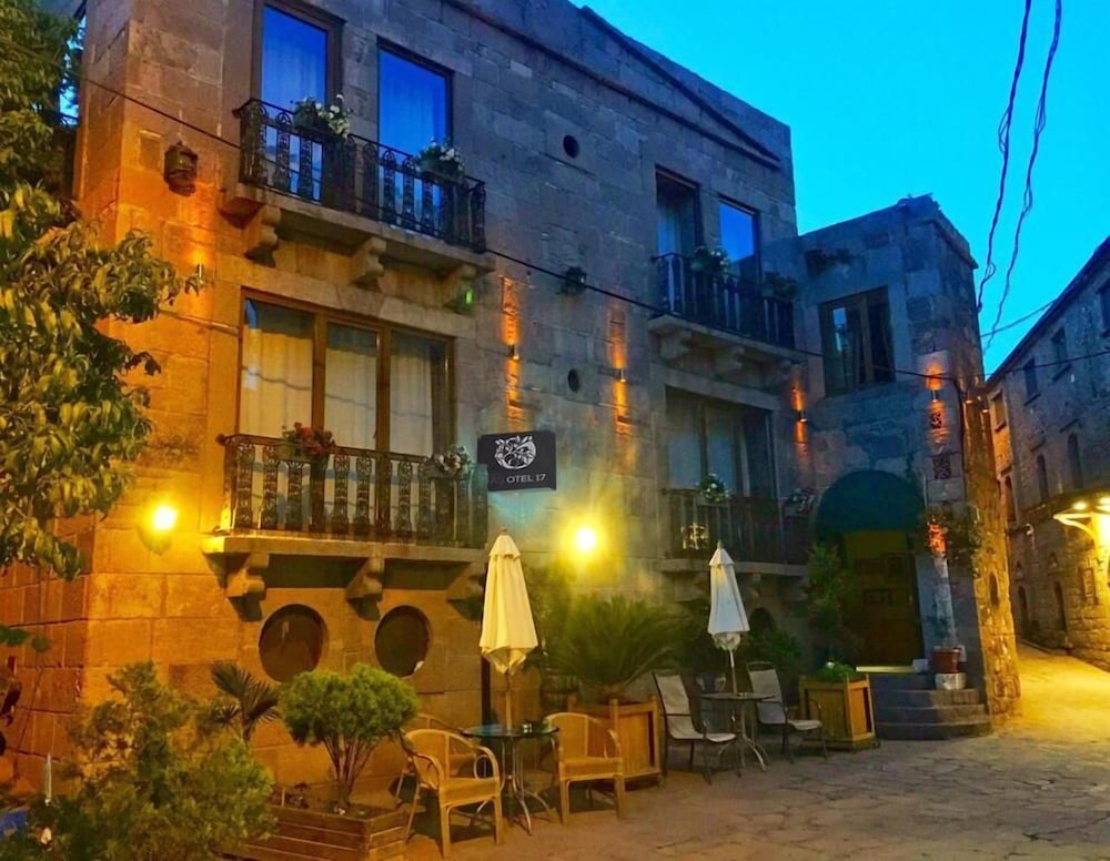 Tas Hotel 17 2/50