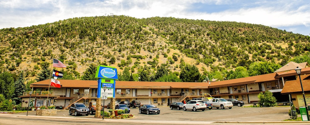 Glenwood Springs Inn 58/62