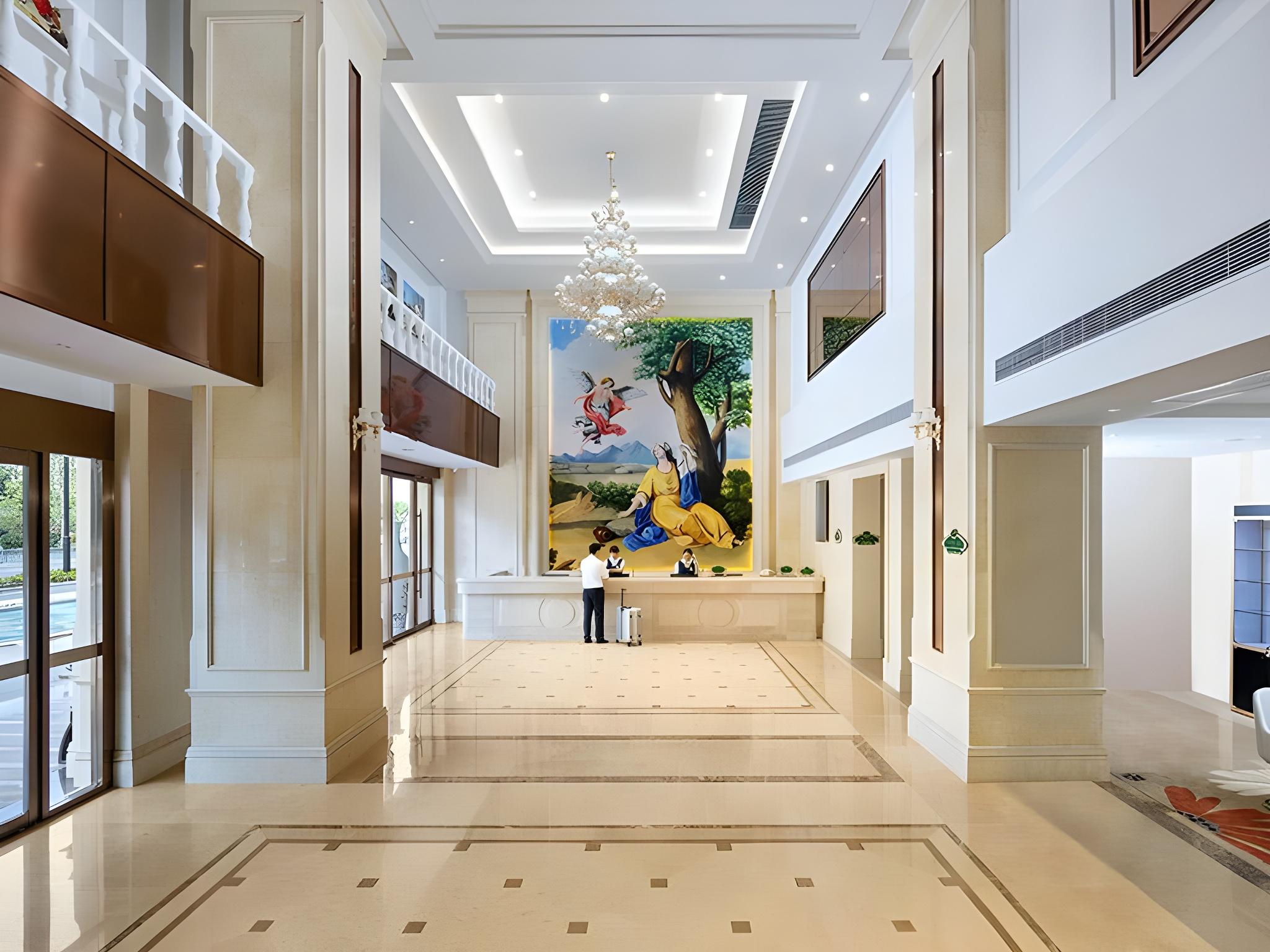 Vienna International Hotel (Dongwu South Road Hongzhuang Metro Station) 7/24