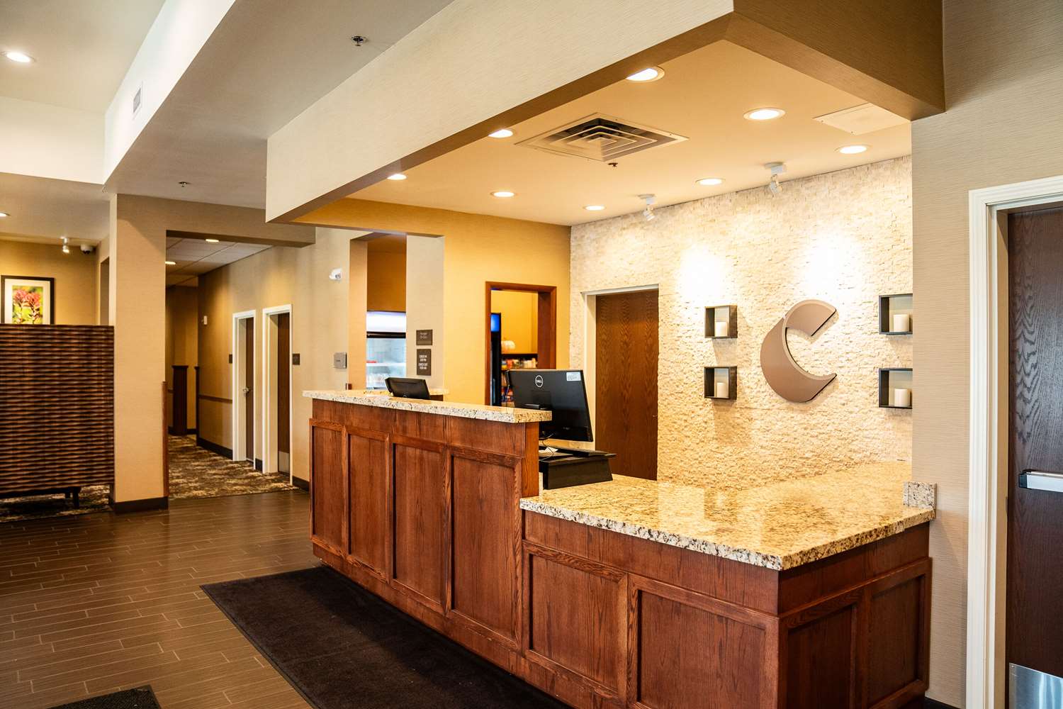 Comfort Suites Brookings near University 9/51