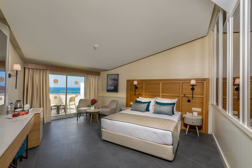 Bella Resort Hotels And Spa 12/73