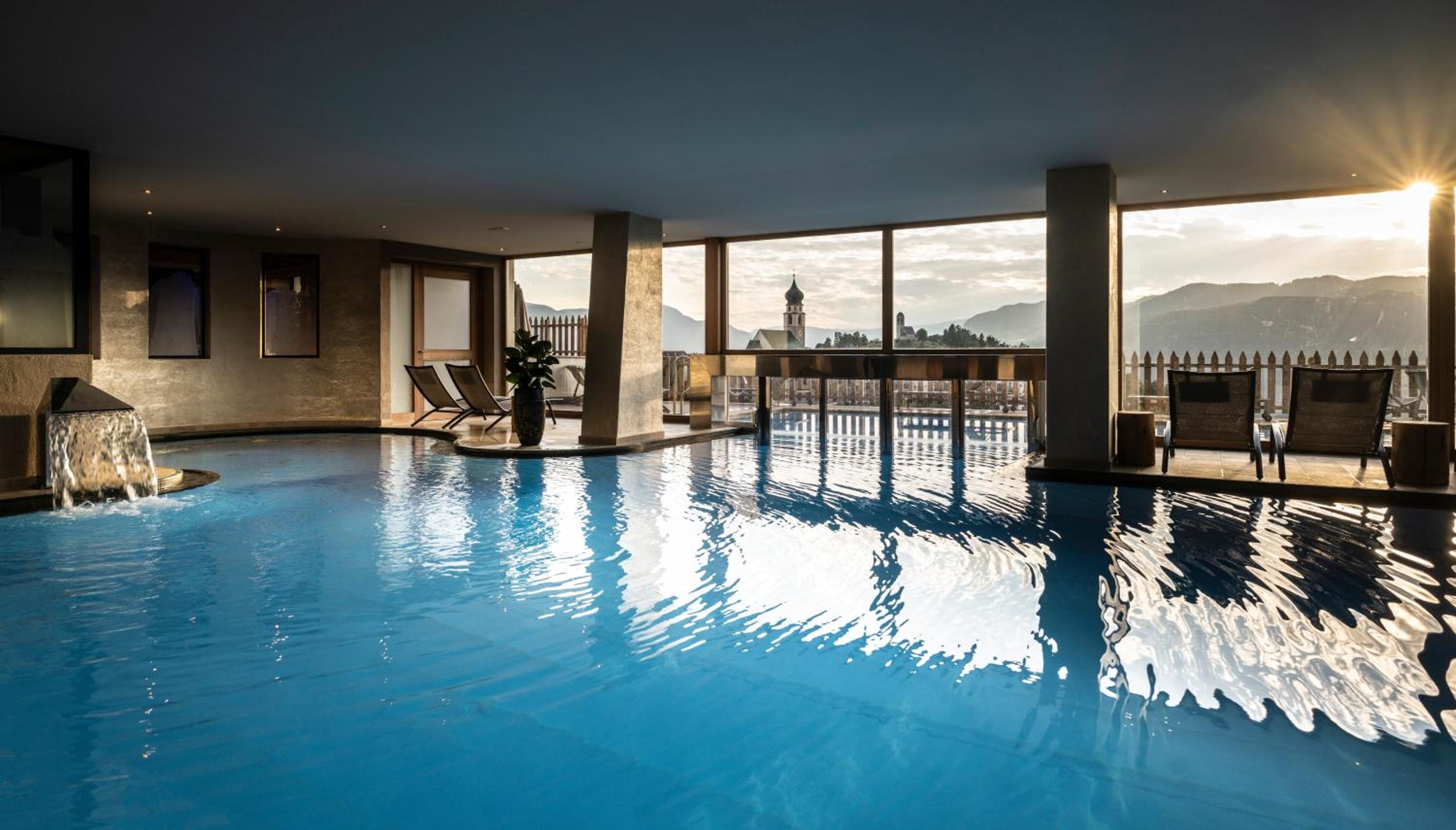 Hotel Emmy - five elements 15/30