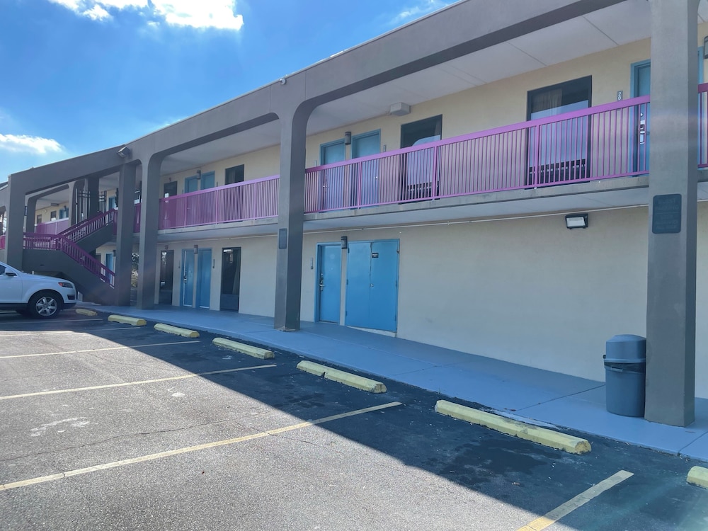 Red Lion Inn & Suites Hattiesburg 12/17