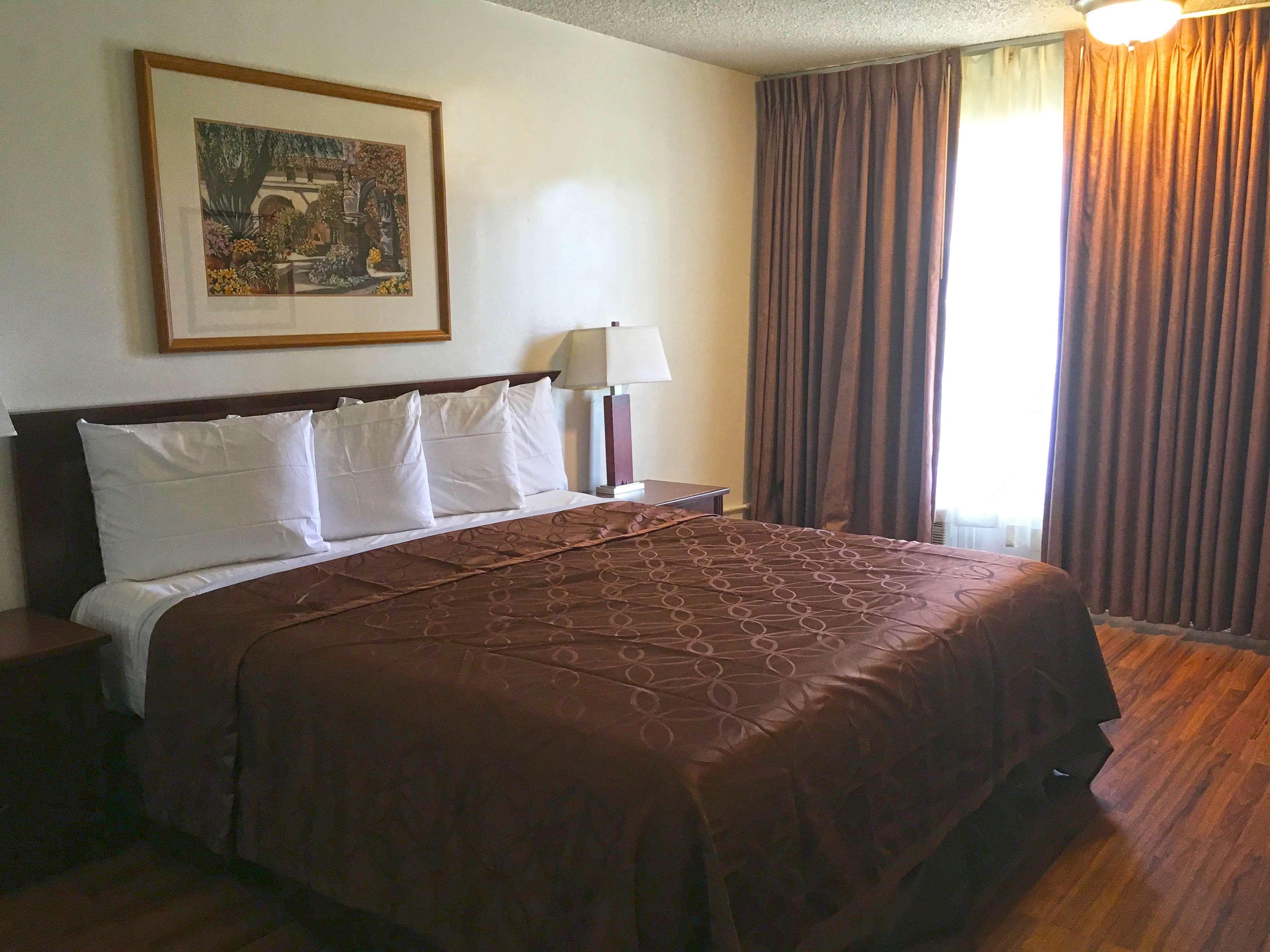 Americas Best Value Inn 8/22