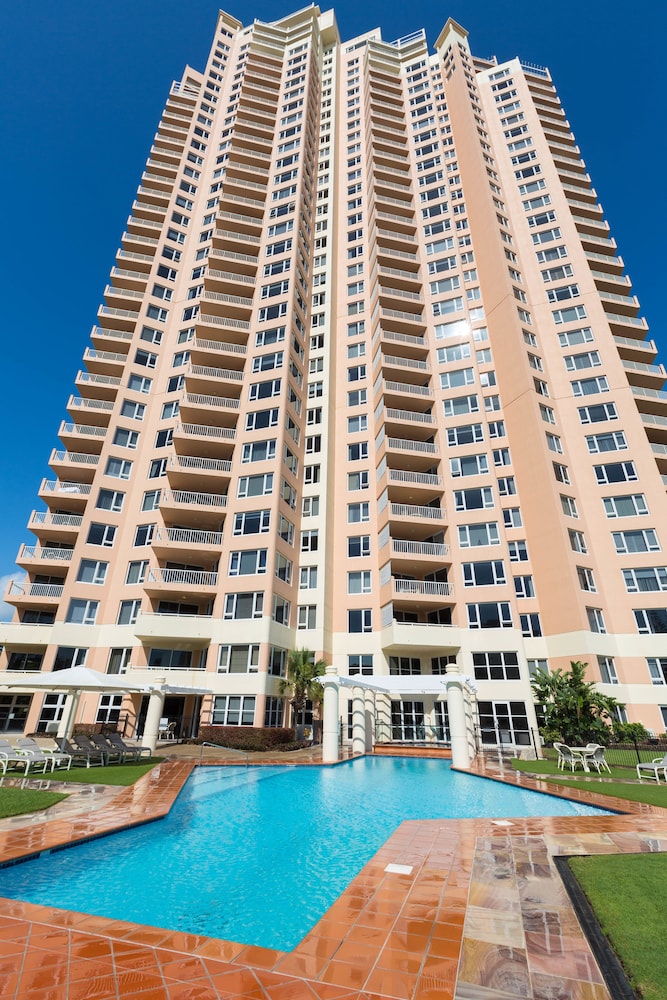 Belle Maison Apartments 6/72