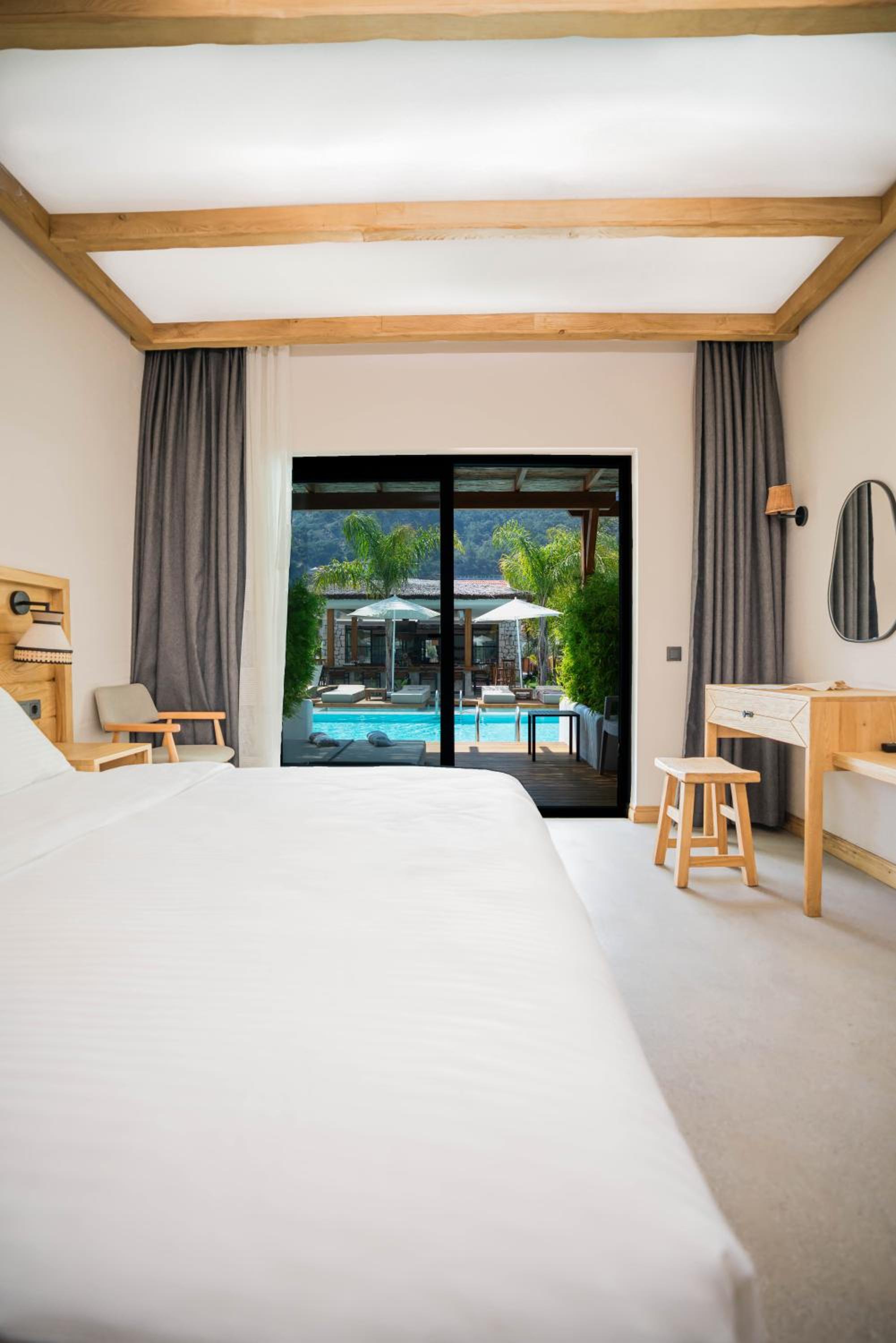 Premier, Twin Beds, Pool Access