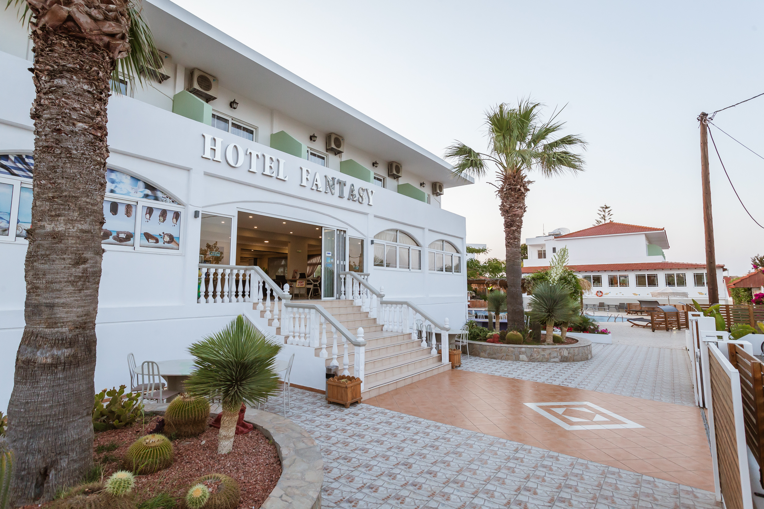 Fantasy Hotel 4/55