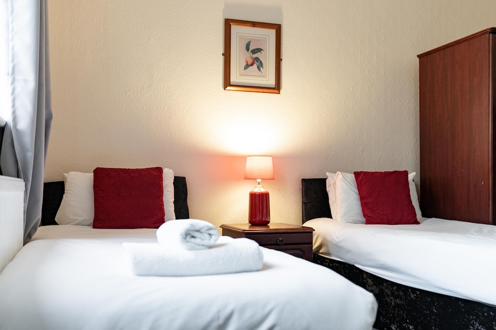 The Royal Hotel Crewe, A BRILLIANT Collection, Powered by OYO 12/47