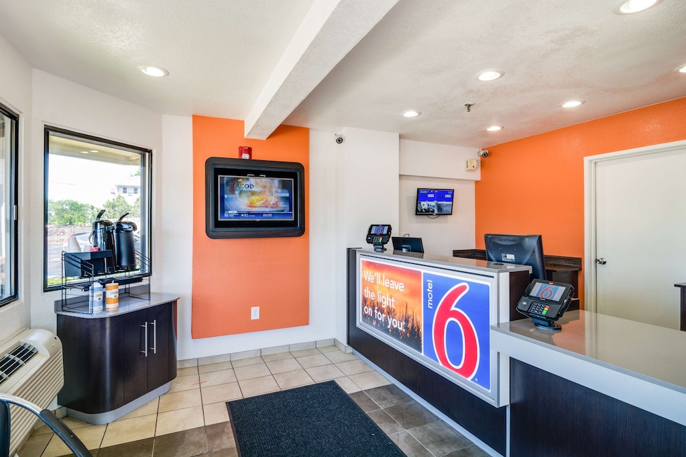 Motel6 Schiller Park, IL - Chicago O'Hare 10/48