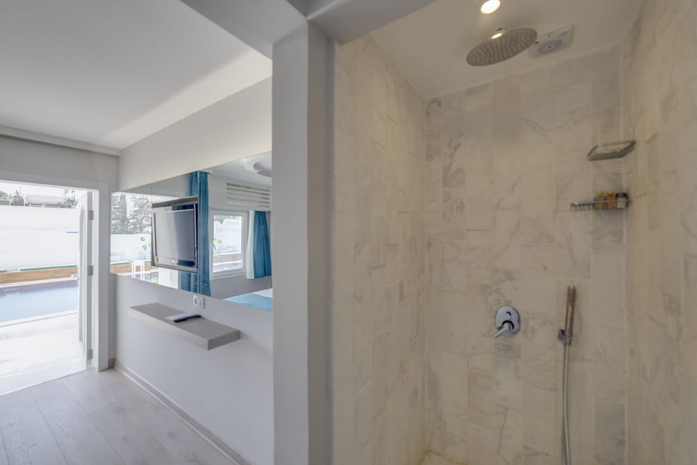 La Brezza Suite &amp; Hotel 63/63