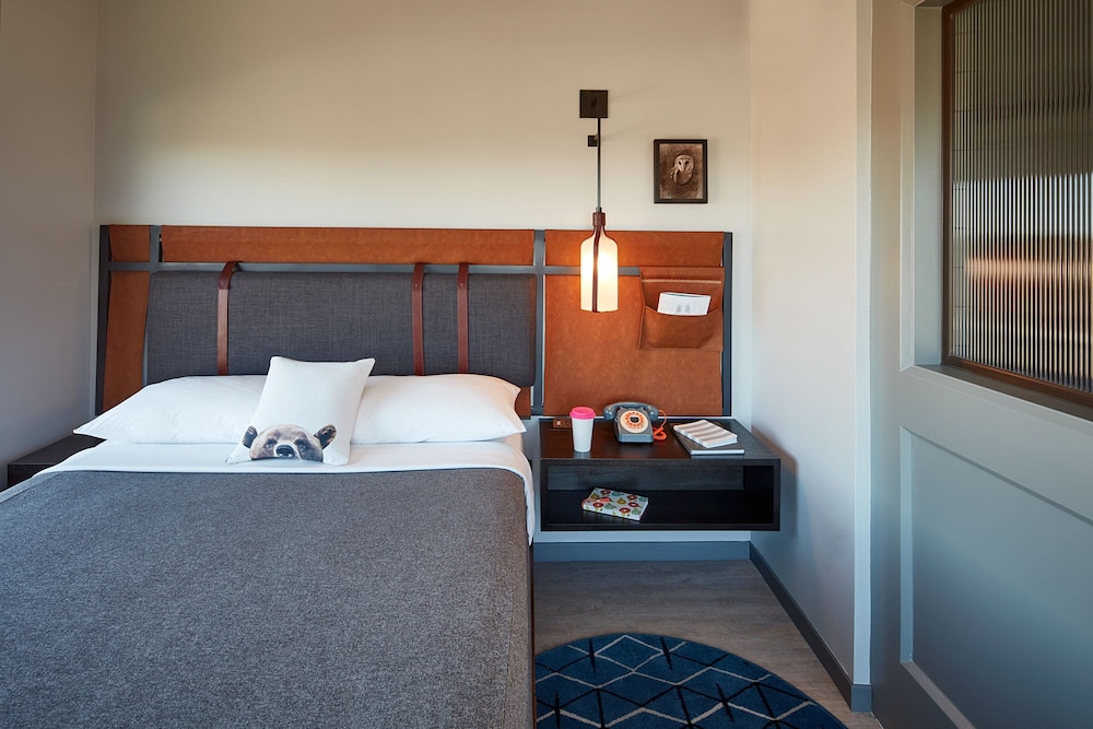 Moxy By Marriott Denver Cherry Creek 4/53