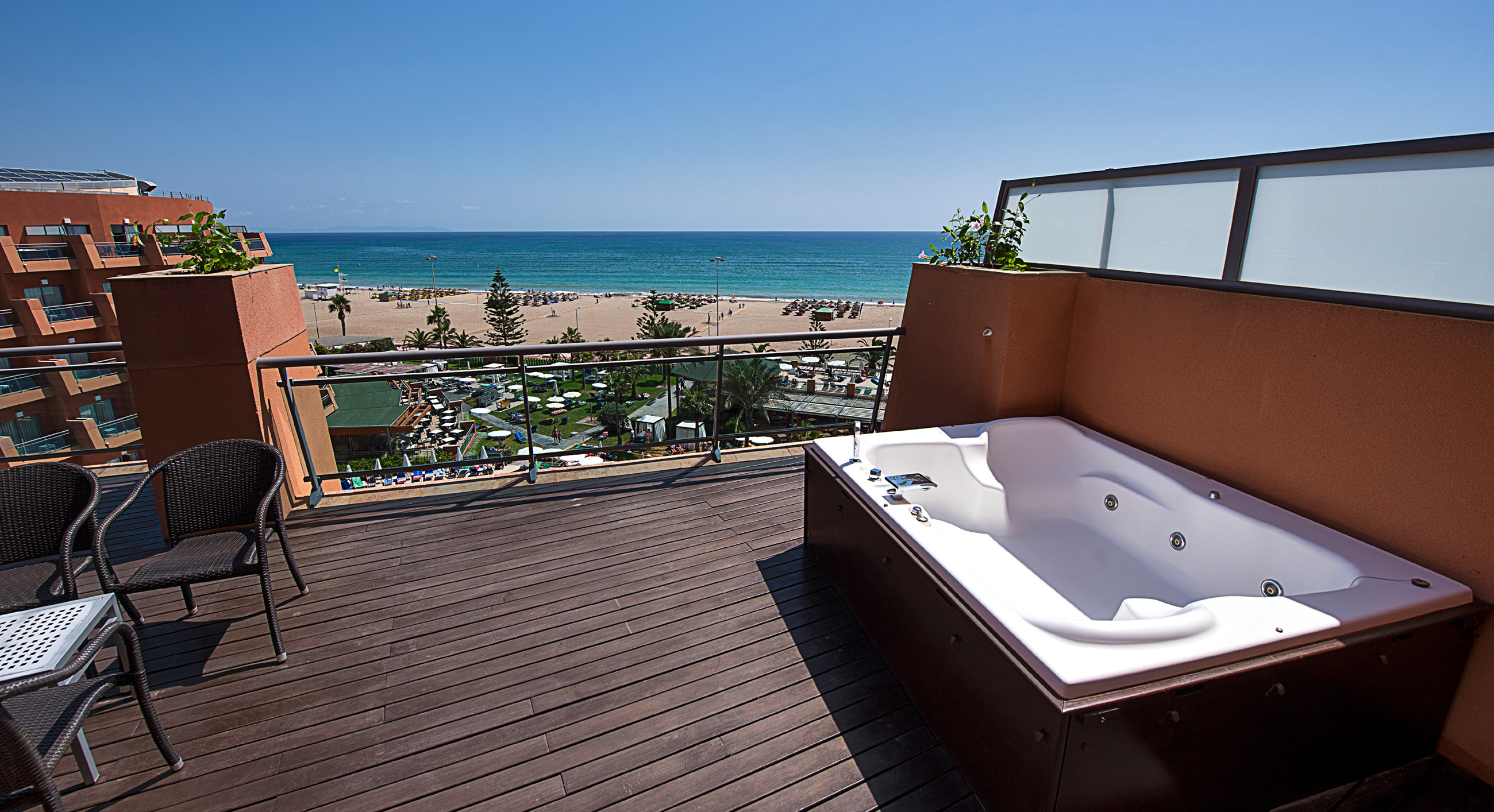 Suite, Pool View