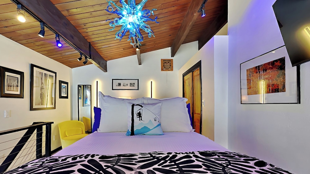 Loft, Deluxe, Studio, 1 Queen and 1 Murphy Bed, Queen Murphy Bed