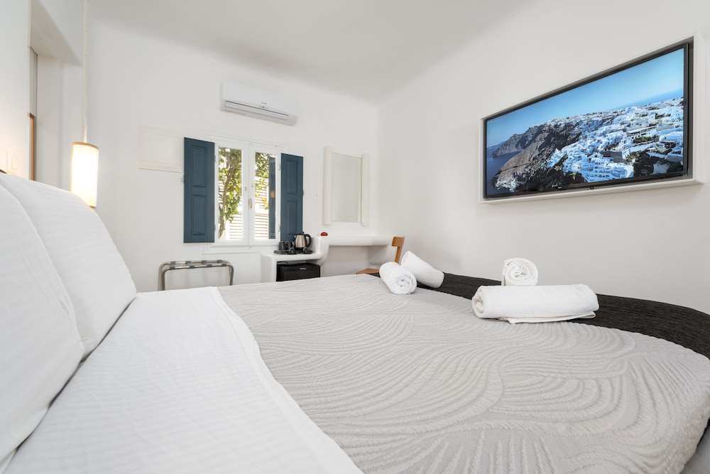 DELUXE, SUITE, CALDERA VIEW, PLUNGE POOL