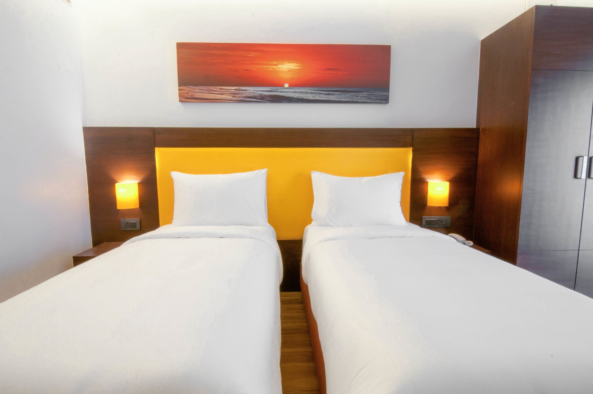 Superior, Twin Beds, BloomSuites Calangute 2/5