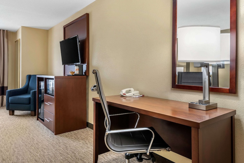 Comfort Suites Dayton-Wright Patterson 34/39