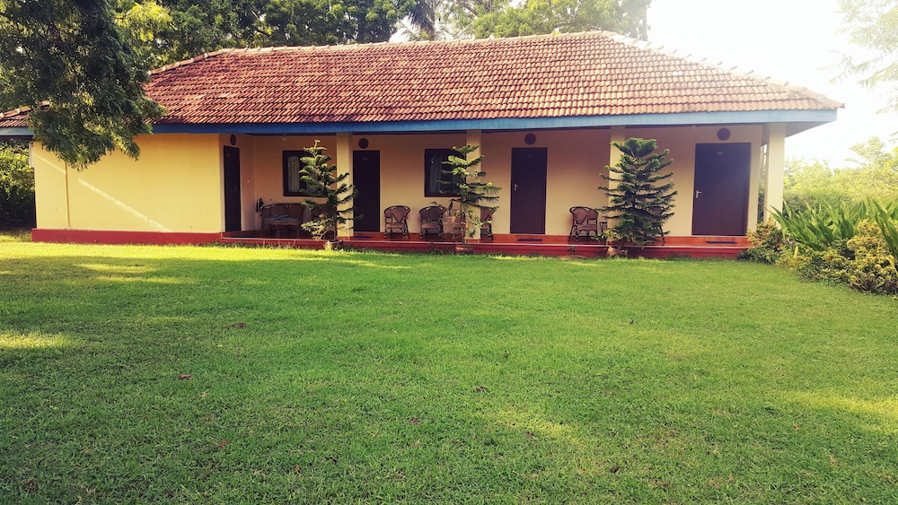 Nilaveli Crystal Blue Hotel 24/26