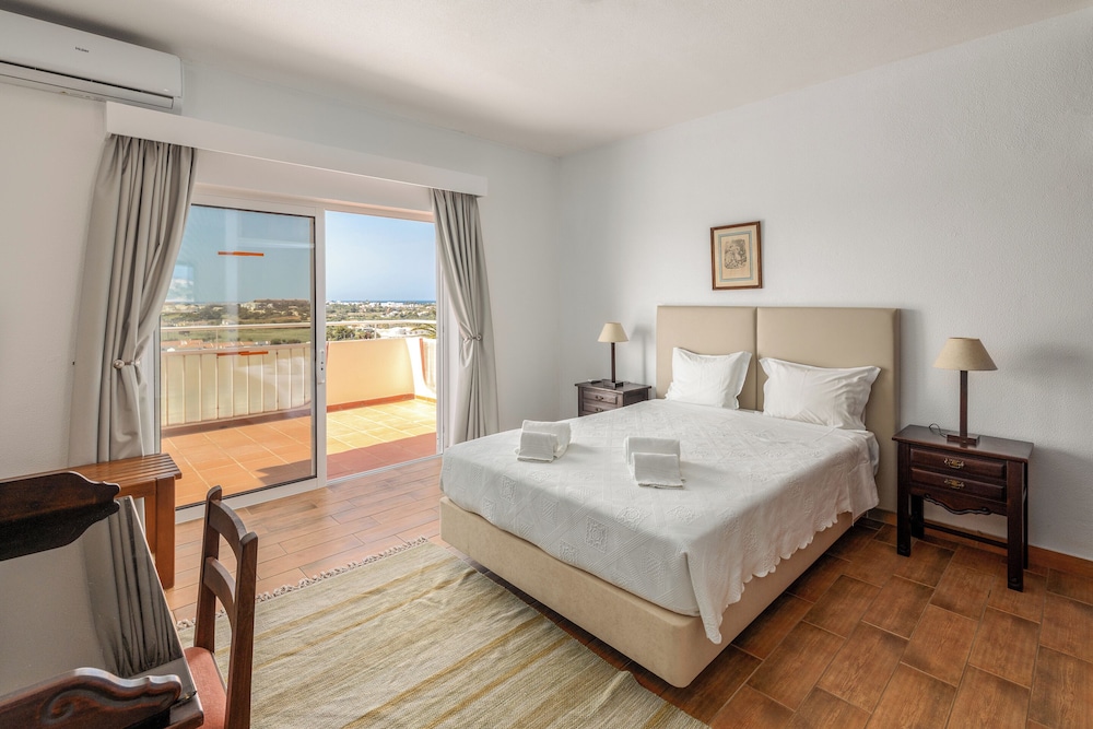 3 BEDROOMS, VILLA