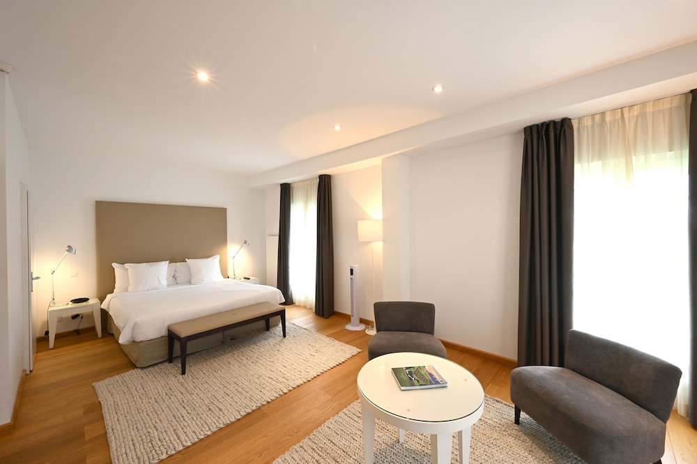 suite, park view