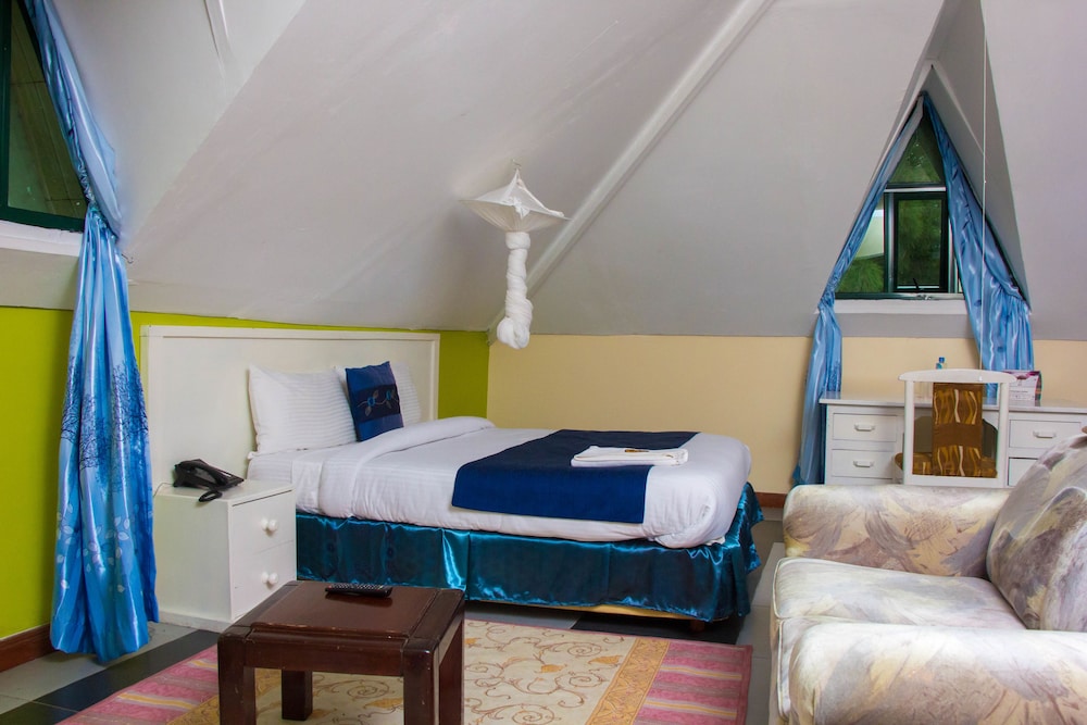 Karen Inn and Suites 6/50