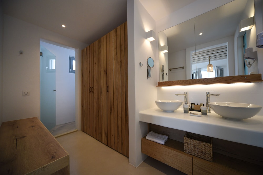 Myconian Crown Suites 49/51