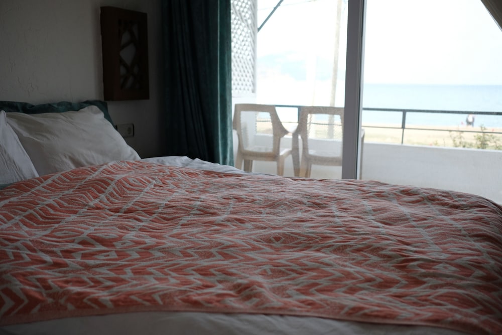 Ceneviz Hotel 9/43