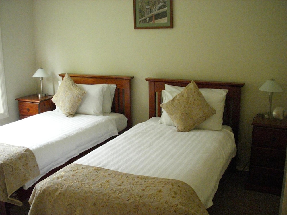 Clarendon Chalets 11/50