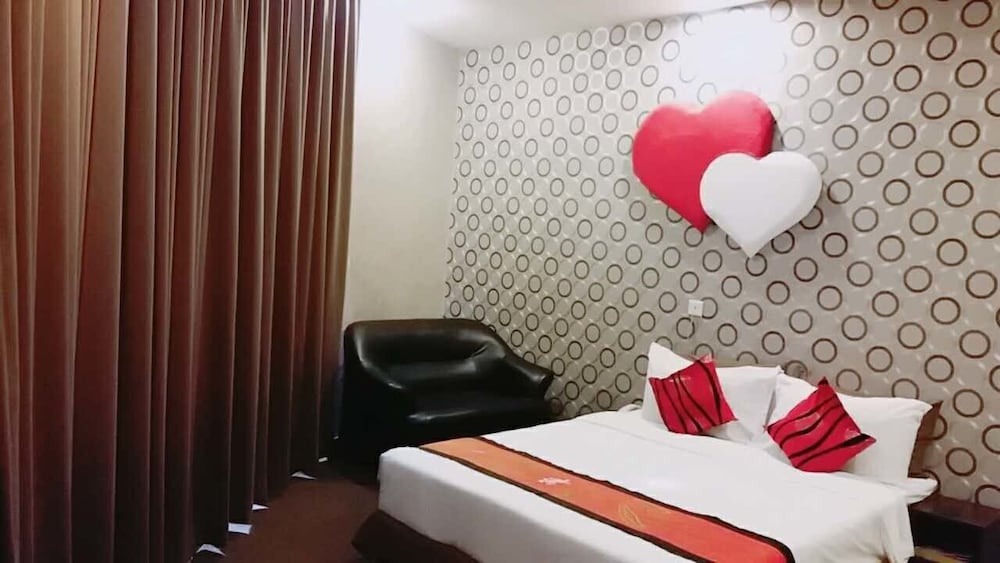 Paragon City Hotel 24/28