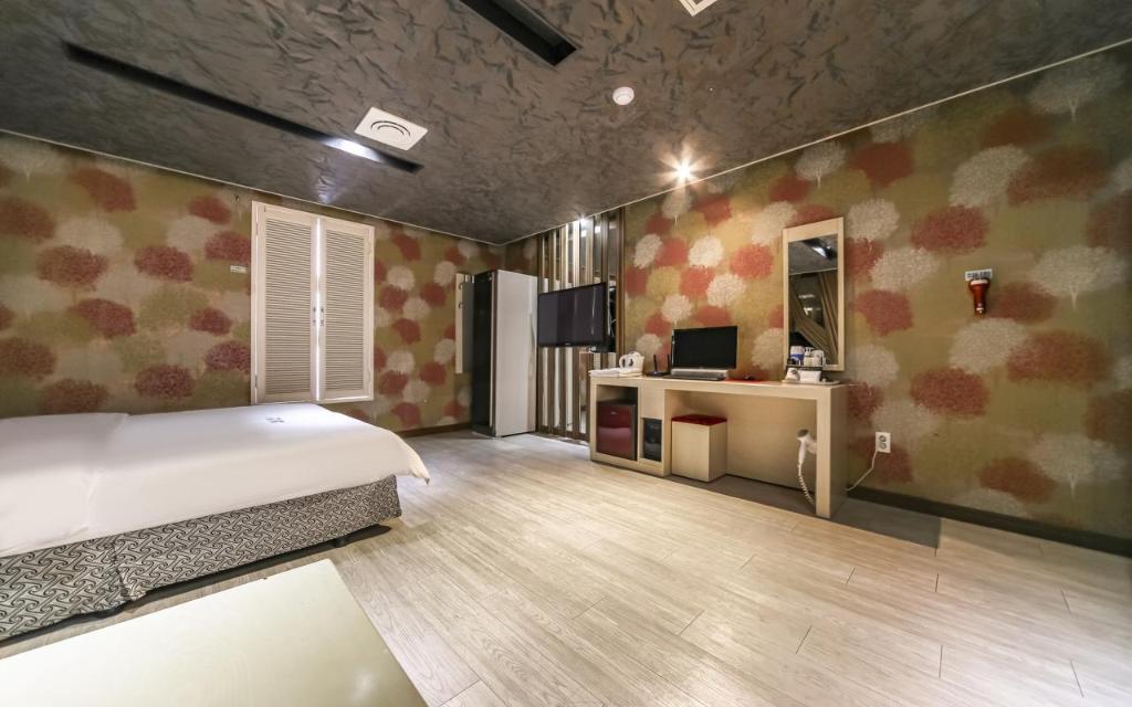 Potato Motel 4/63