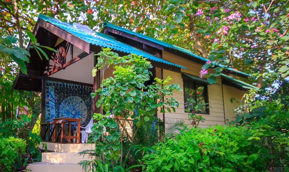 Seetanu Bungalows 12/68