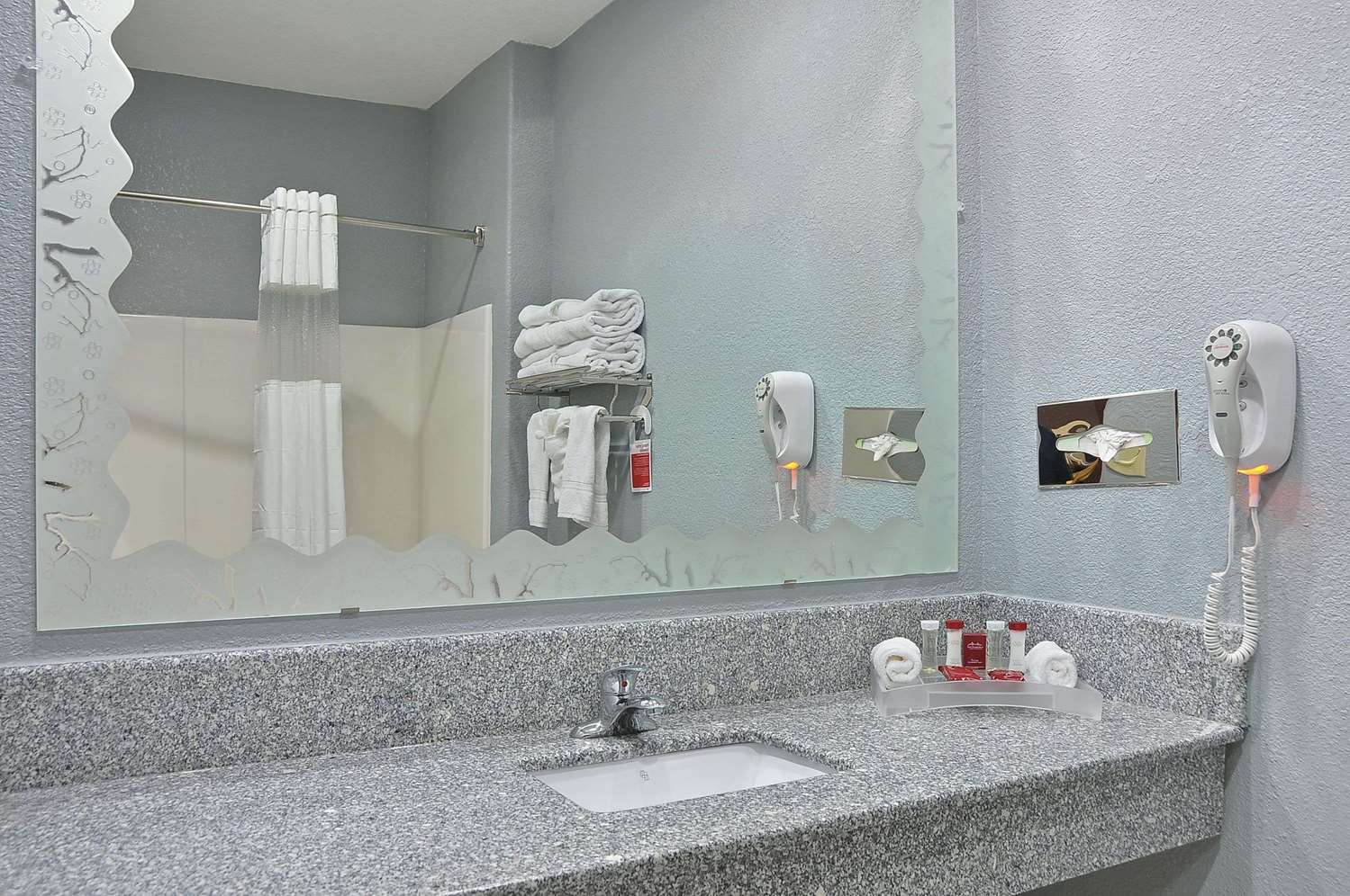 Ramada By Wyndham South Waco 7/7