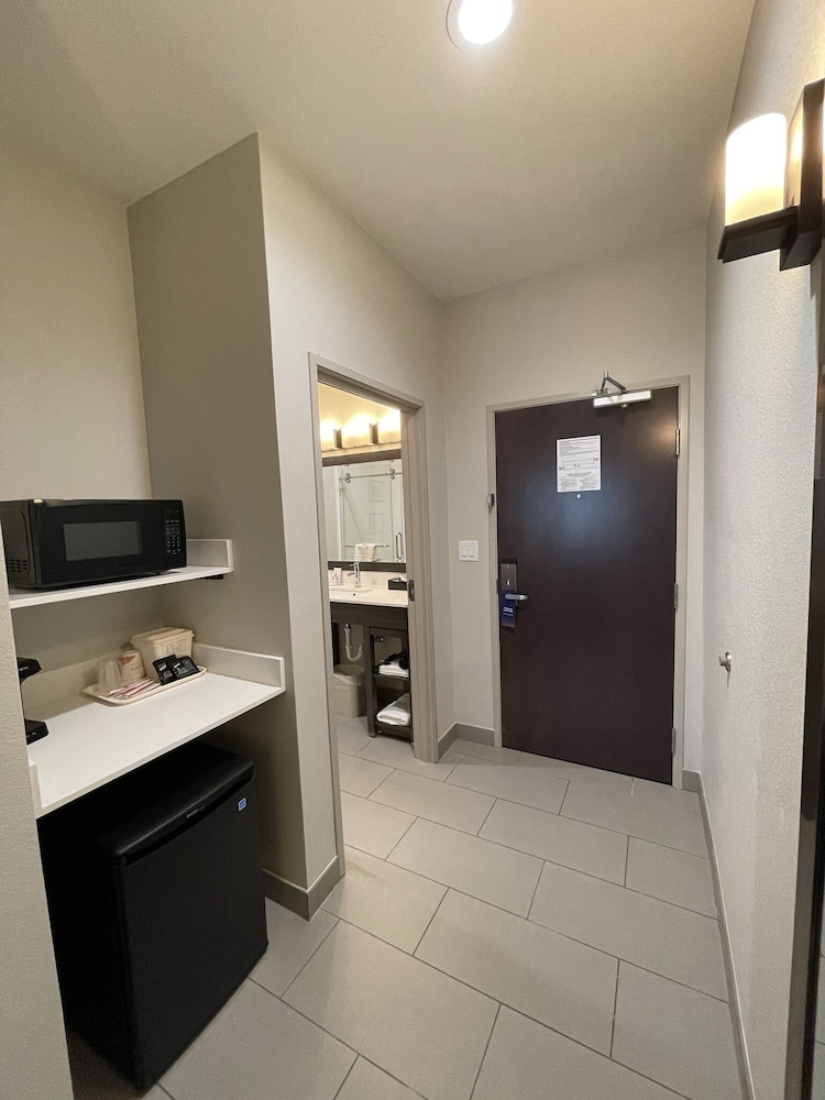 Comfort Inn & Suites Balch Springs - SE Dallas 6/30