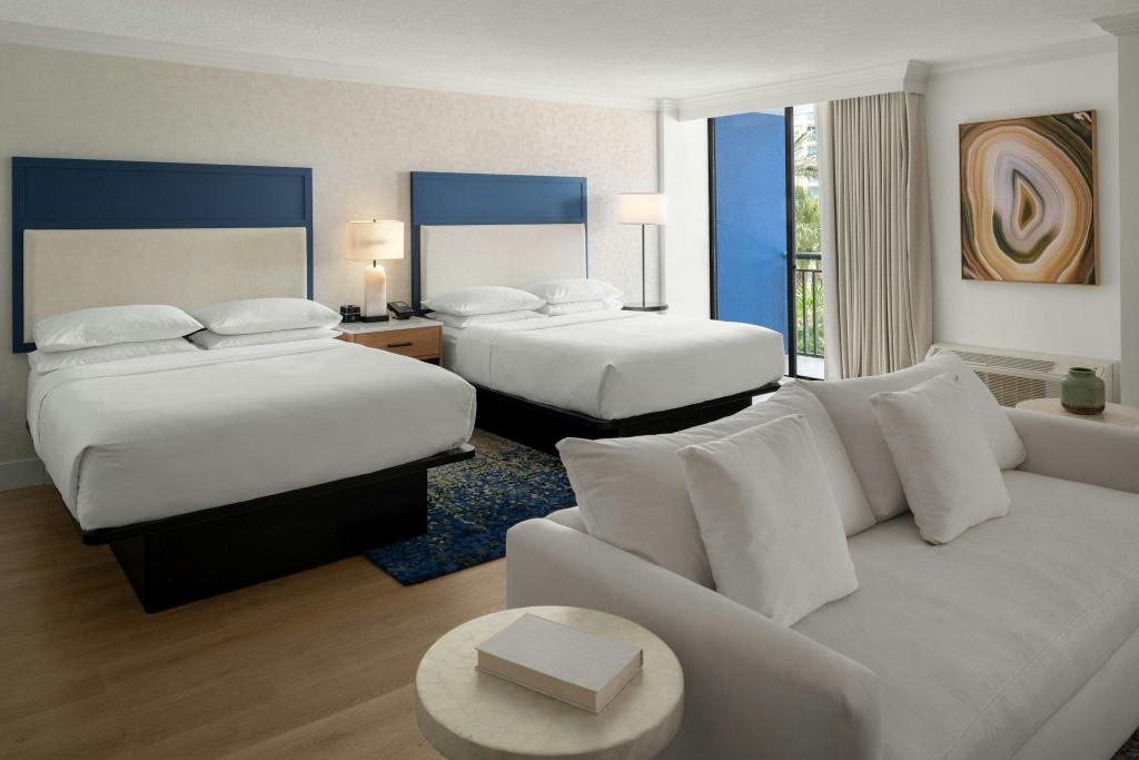Suite, 2 Queen Beds, Gulf View, Sofa, Small, Low Floor