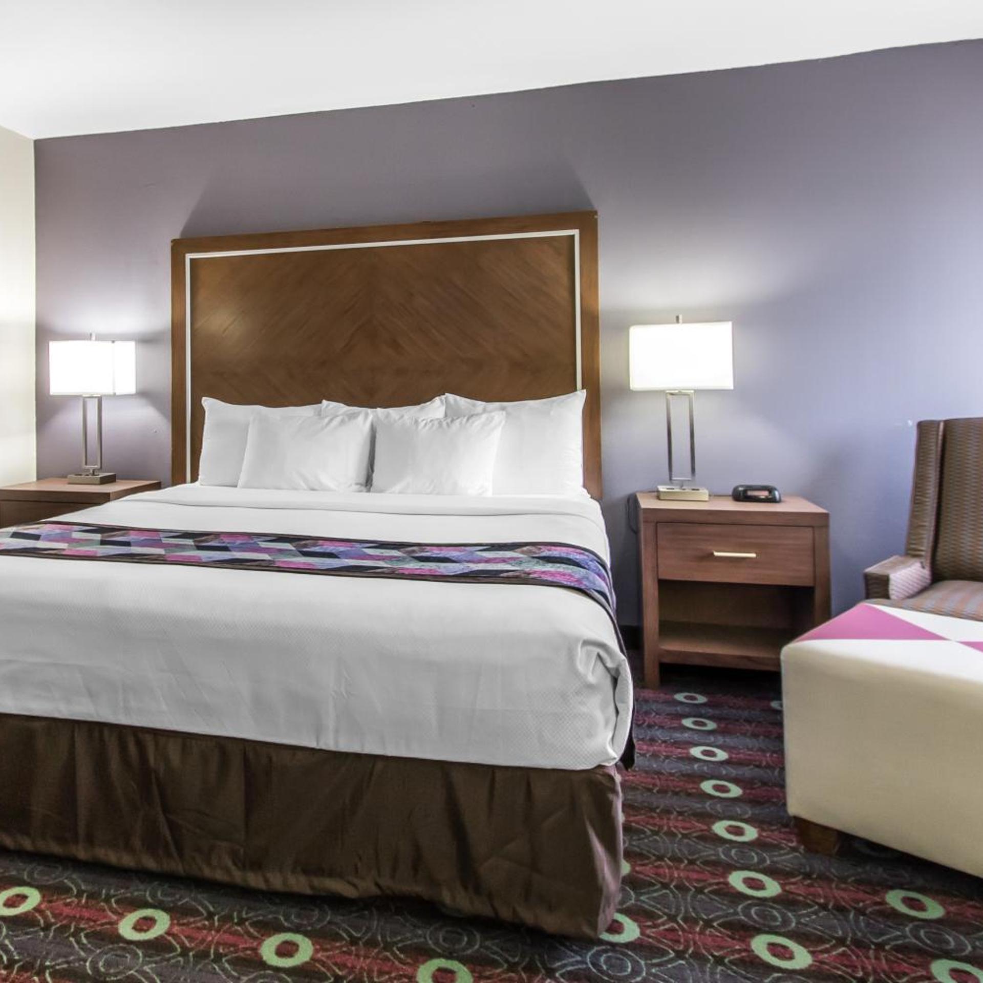 جناح بسرير كينج مع أريكة، Comfort Inn Tulsa Midtown 5/6