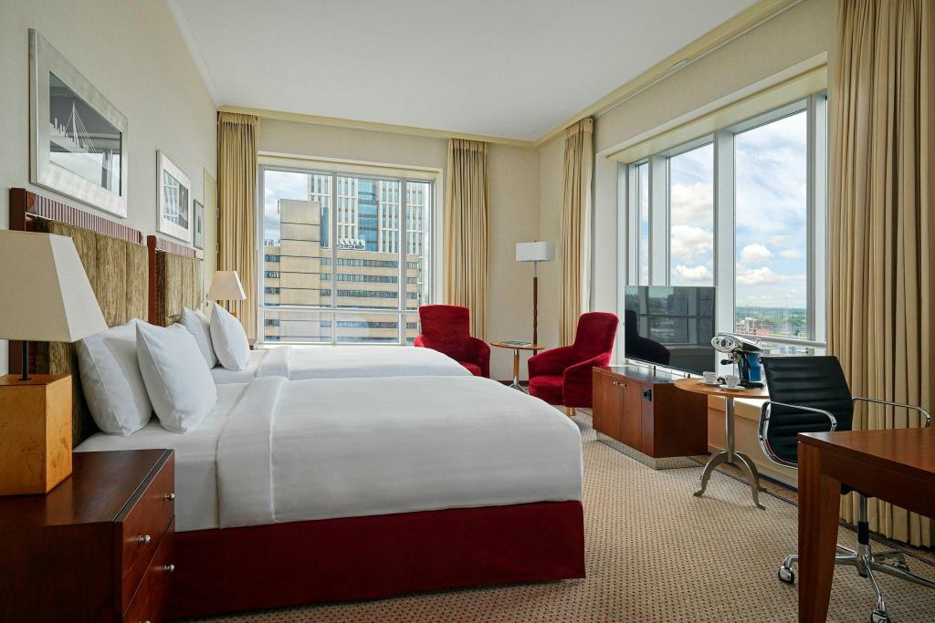 Junior Suite, Twin Beds, Central Station View, Club Lounge Access