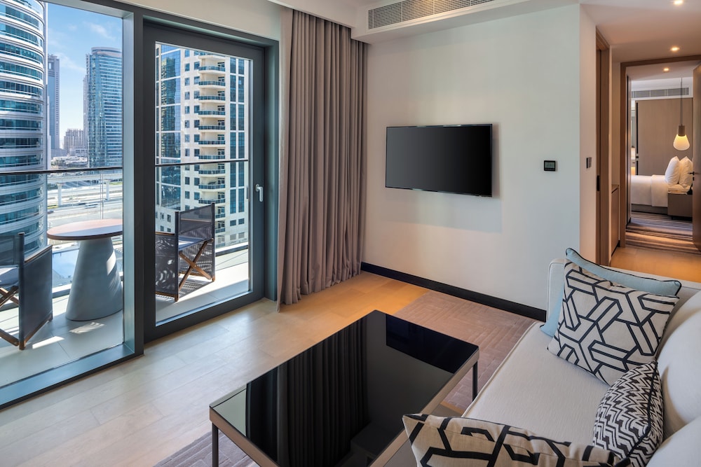 Vida Dubai Marina Yacht Club 53/68