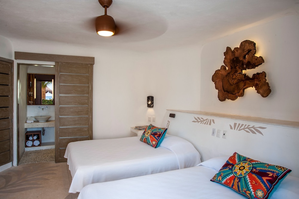 DELUXE, DOUBLE BED
