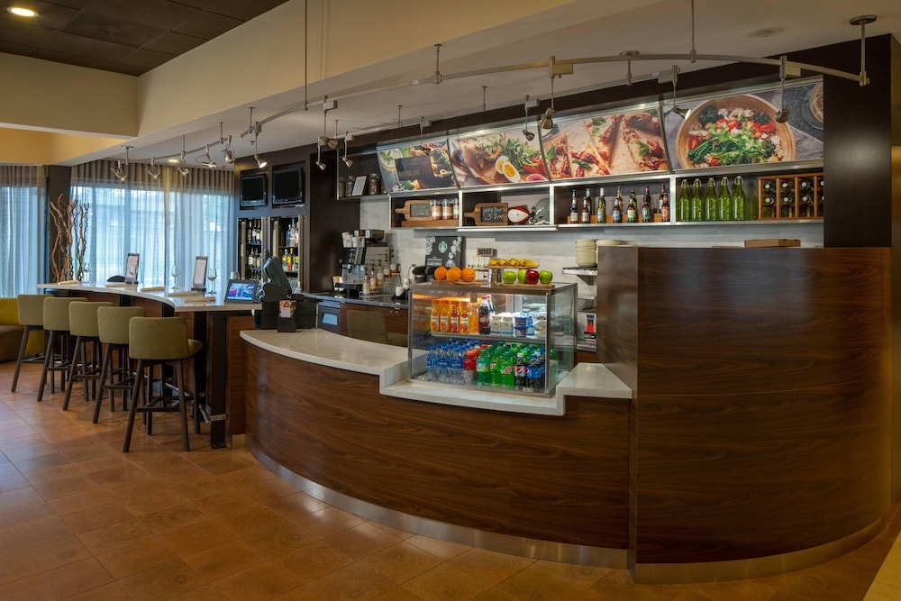 Courtyard by Marriott St Louis Creve Coeur 21/26