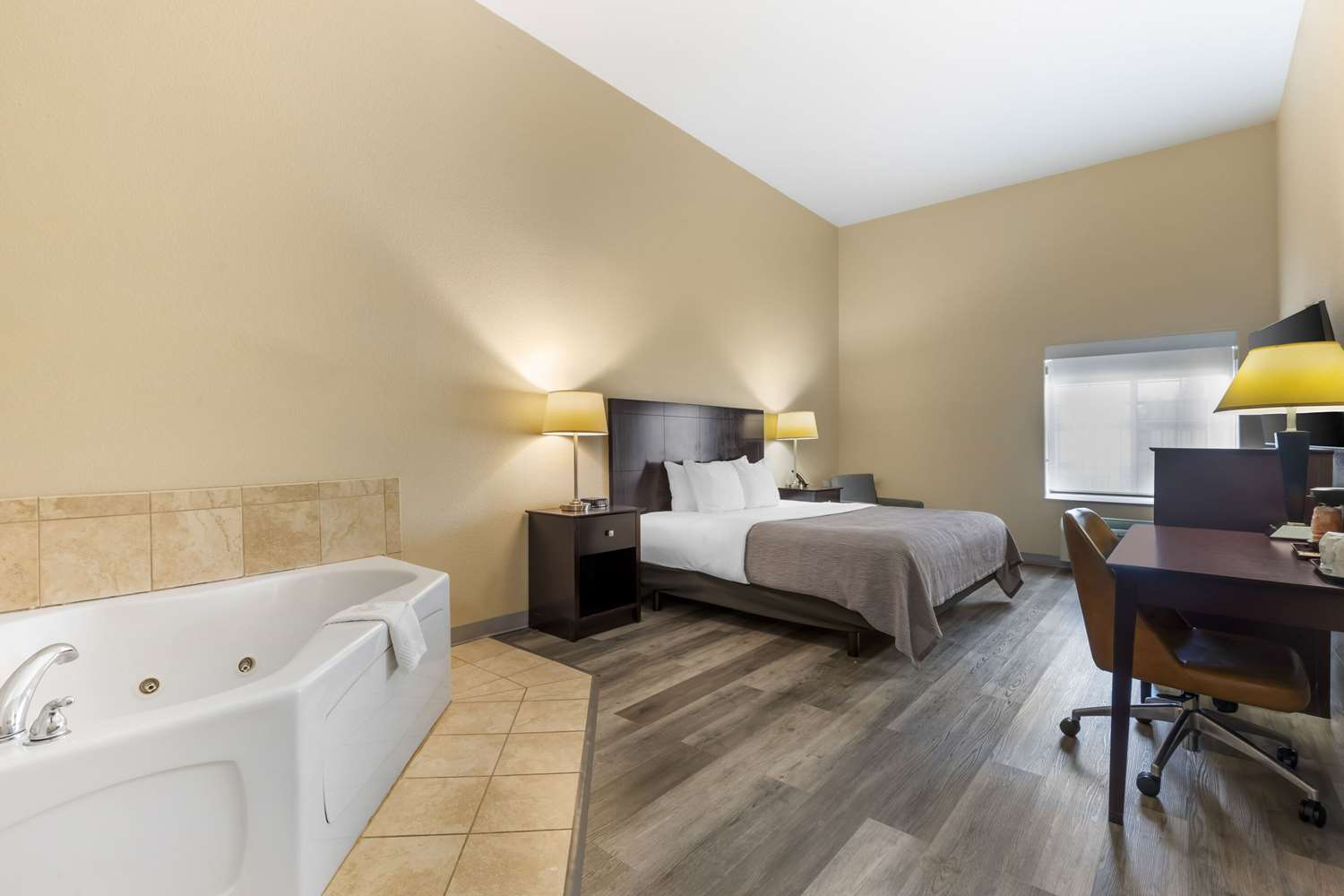 Quality Inn & Suites Groesbeck North 8/24