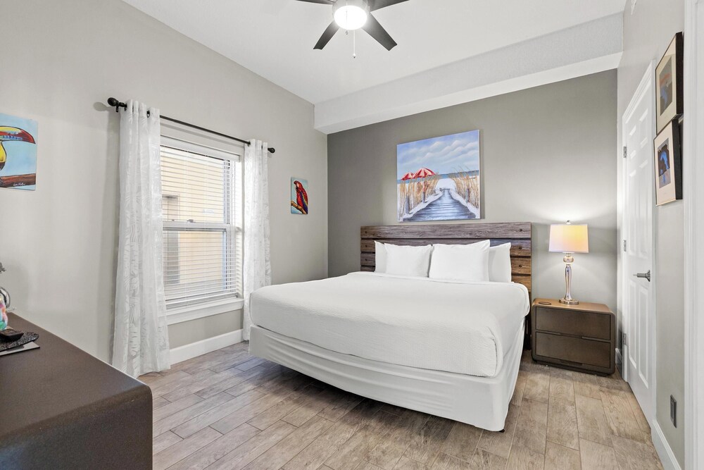 2 BEDROOMS, CONDO, BEACH FRONT, OCEAN VIEW