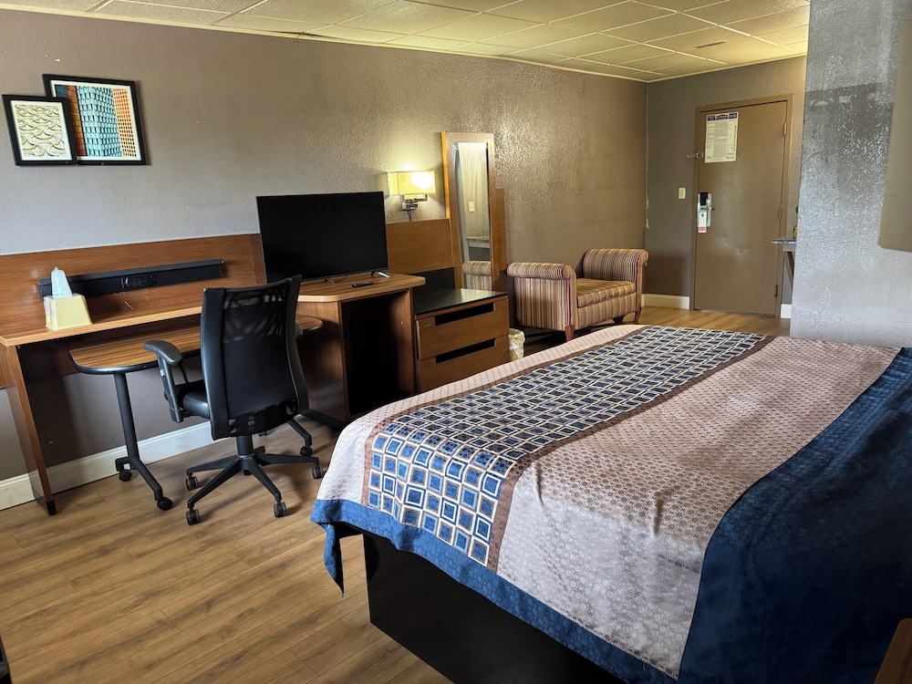 Economy Inn North Randall 31/49
