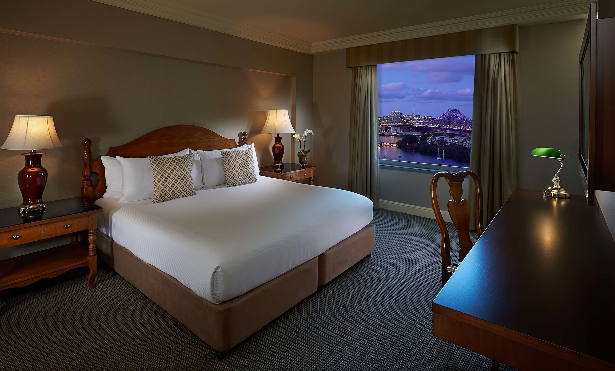 Superior, King Bed, River View