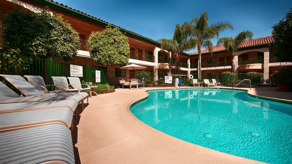 Best Western San Dimas Hotel & Suites 1/40