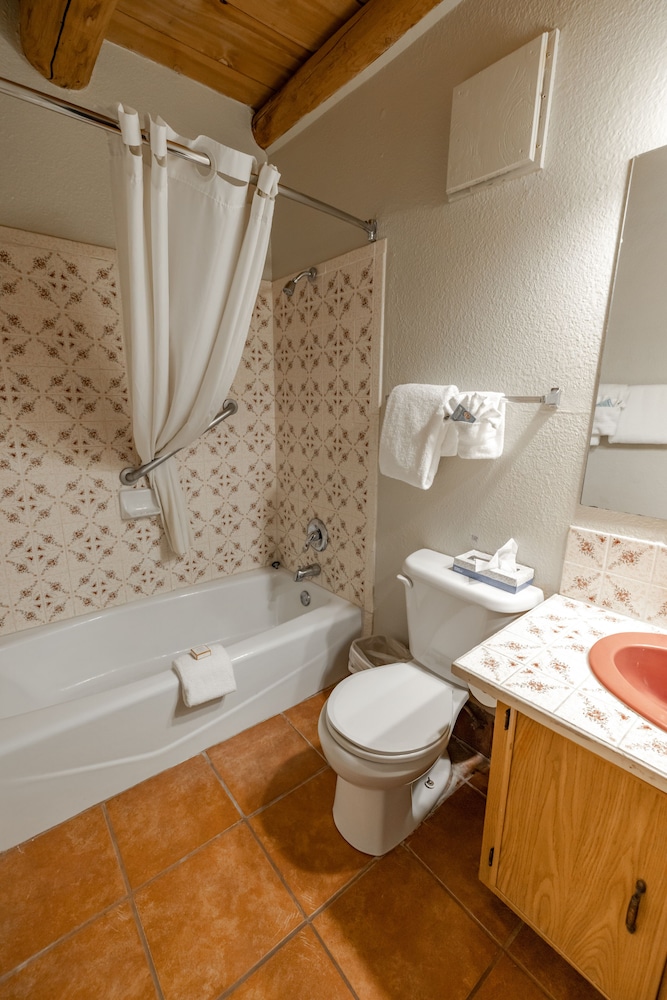 غرفة قياسية بسريرين كوين، Sagebrush Inn Suites 4/5