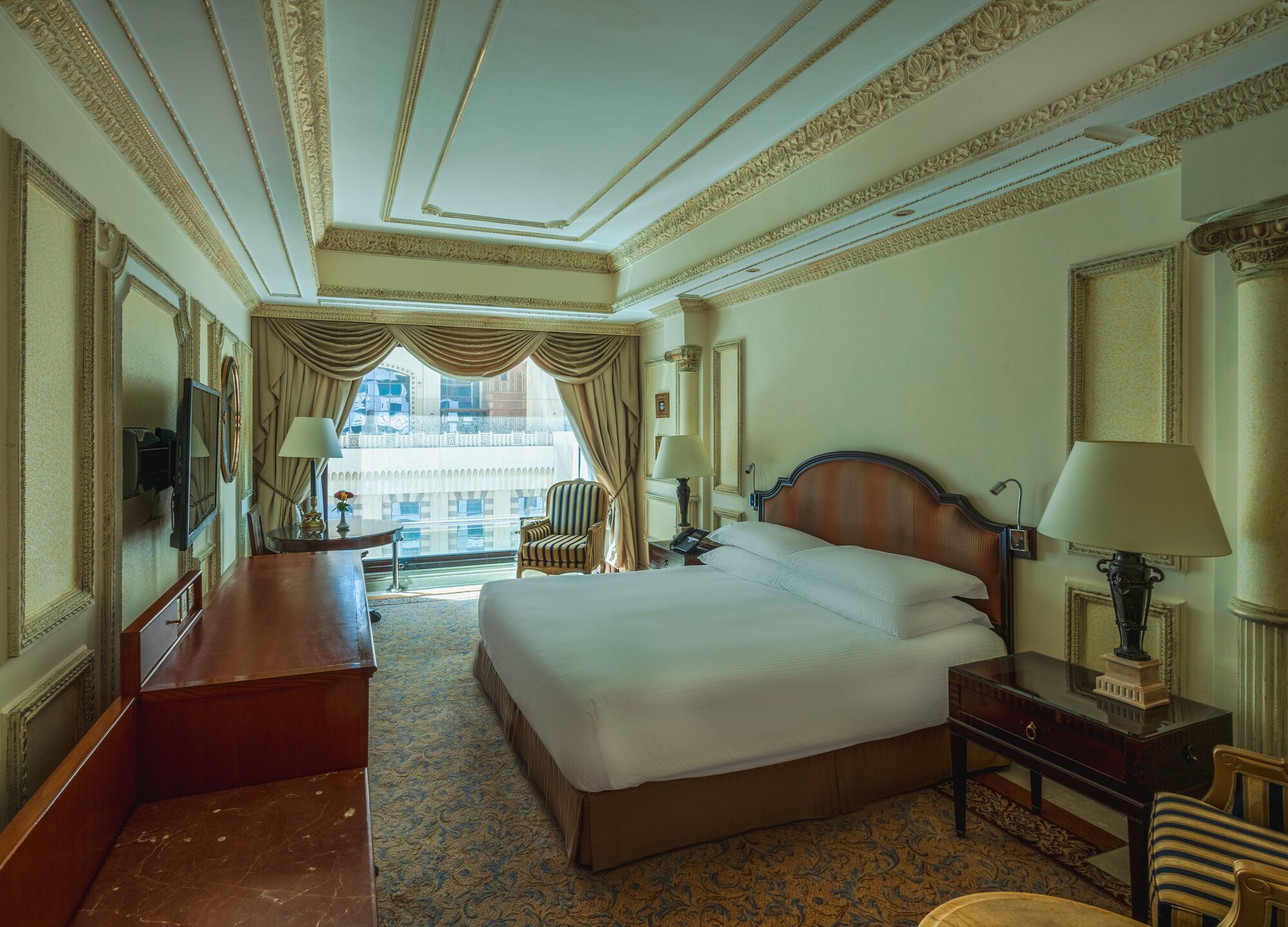 CLASSIC, KING BED, CITY VIEW, CLUB LOUNGE ACCESS