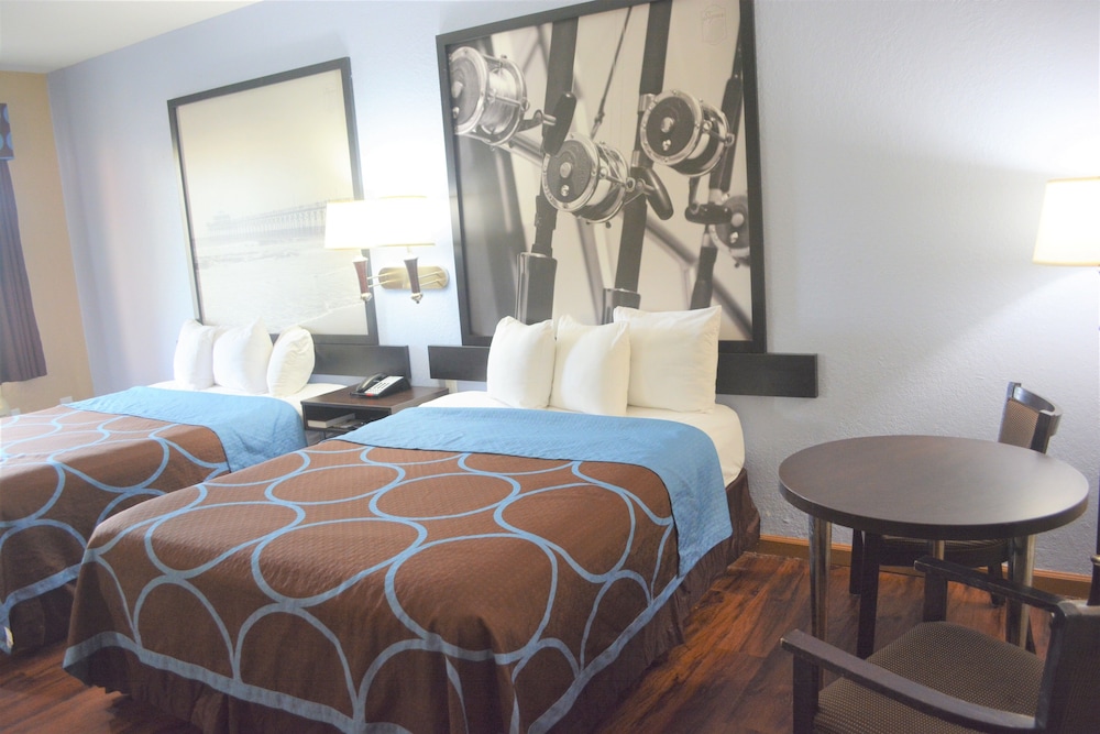 Super 8 by Wyndham Galveston 19/37