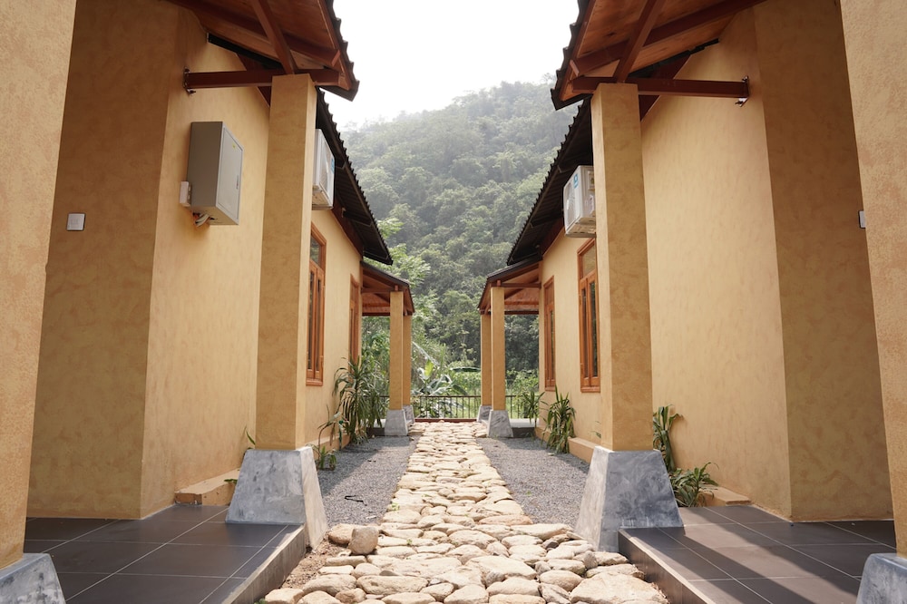 Sky Bay Lodge 9/32