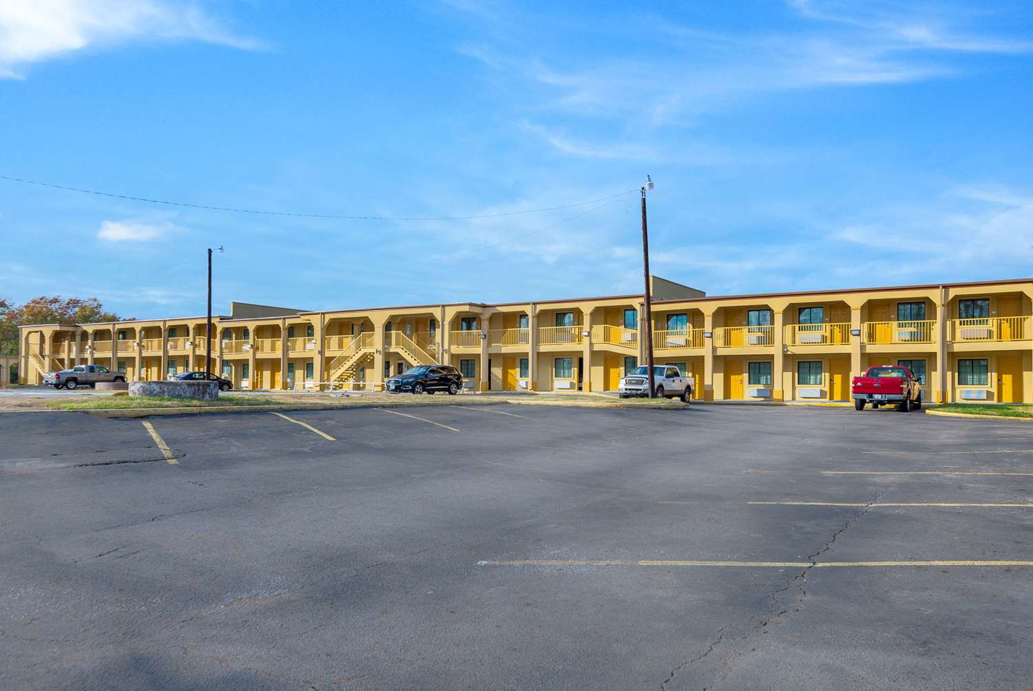 Super 8 by Wyndham Palestine TX 30/33