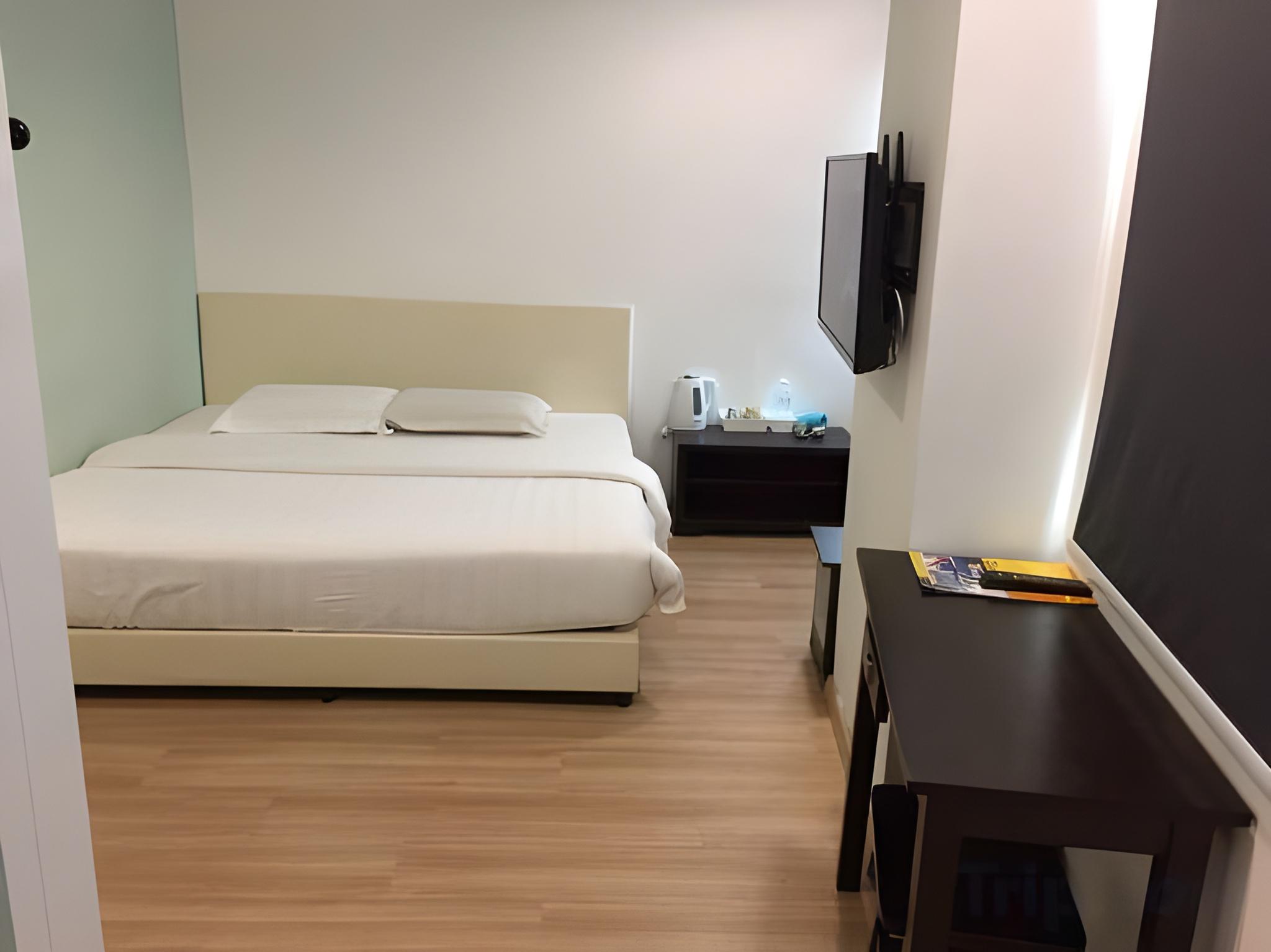 Premier, Deluxe, King Bed, No Window