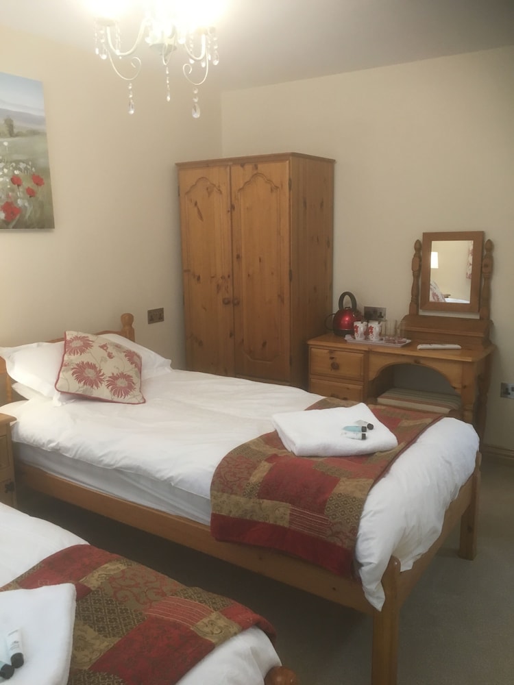 The Waterwheel Inn 10/50
